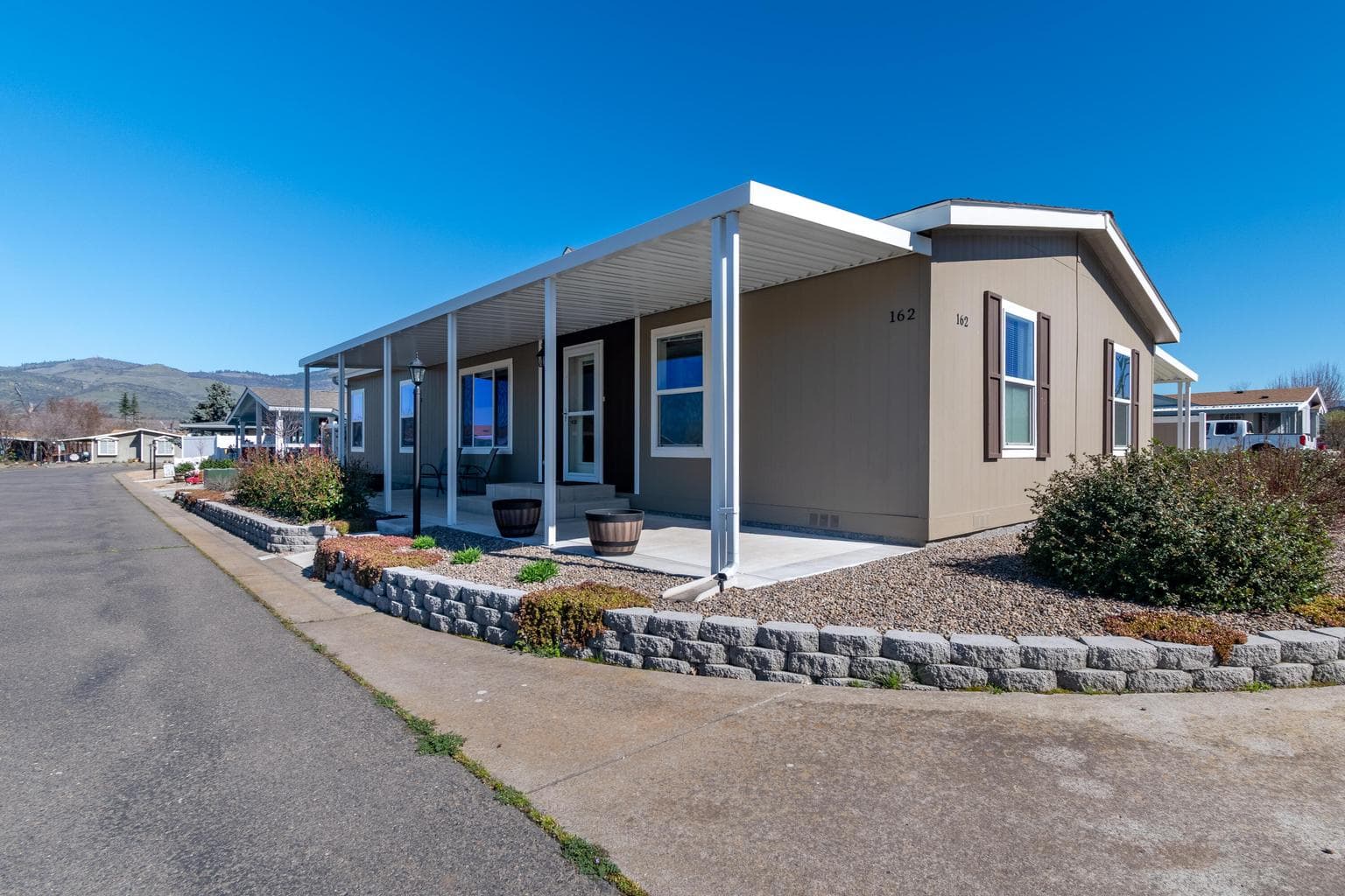 333 Mountain View, Talent, 97540