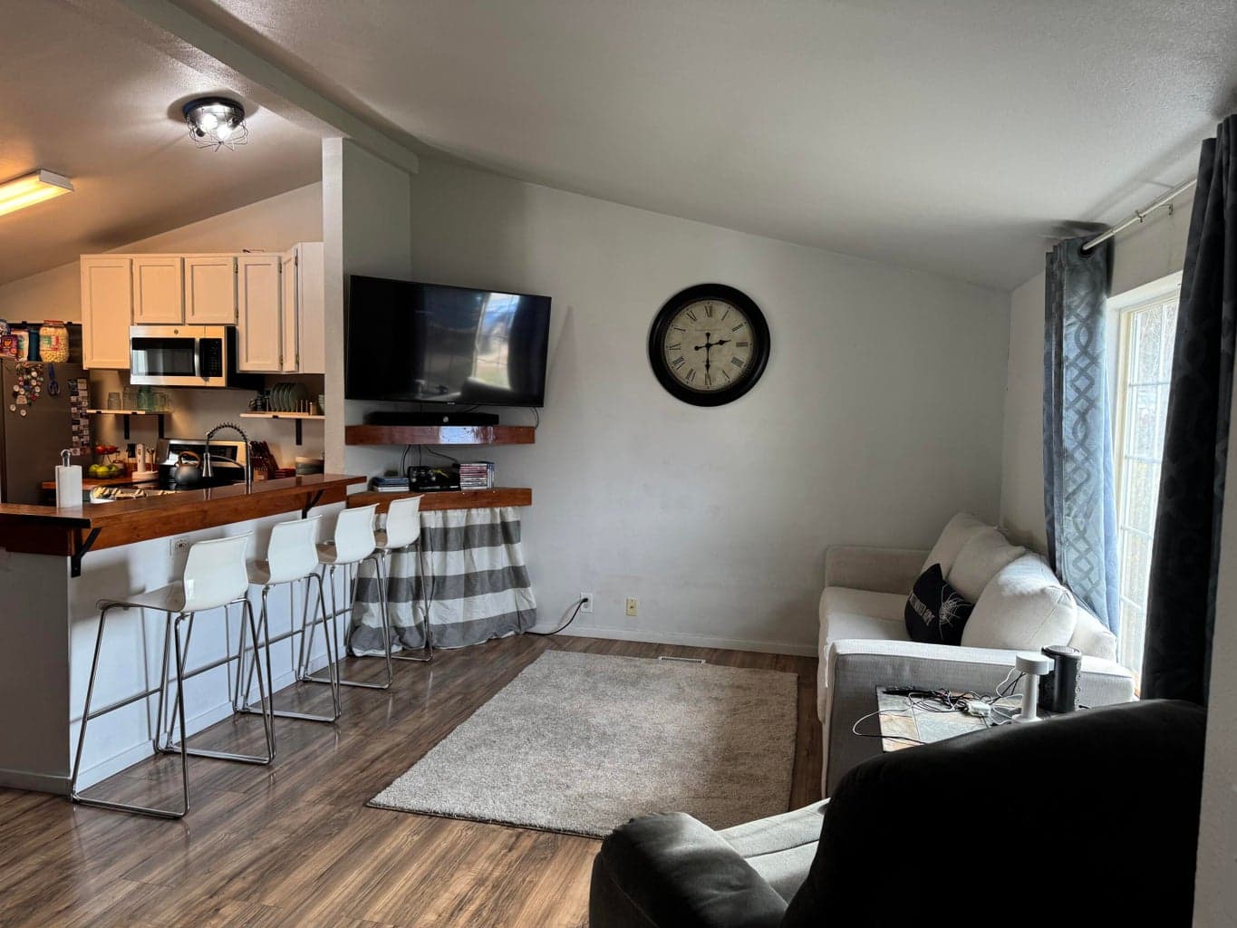 Photo of 993 Turner 3 of 32