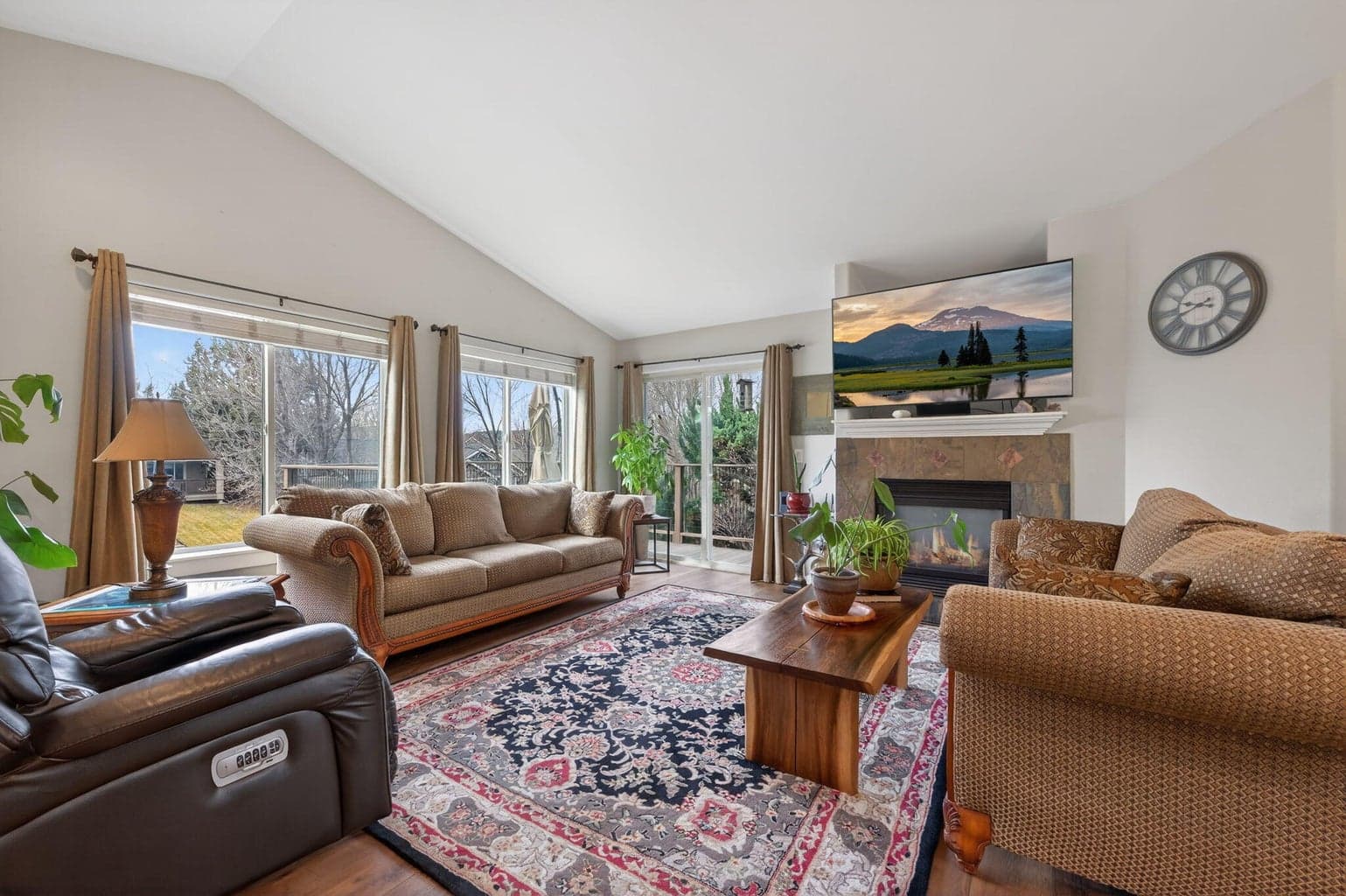 Photo of 20726 Russell 6 of 26
