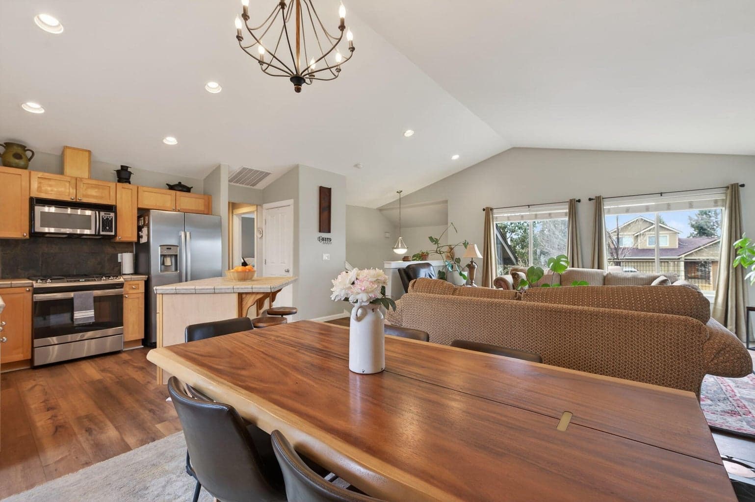 Photo of 20726 Russell 4 of 26