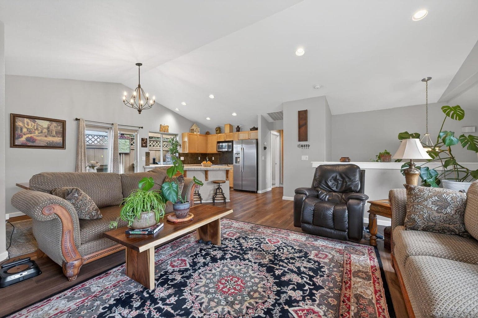 Photo of 20726 Russell 3 of 26