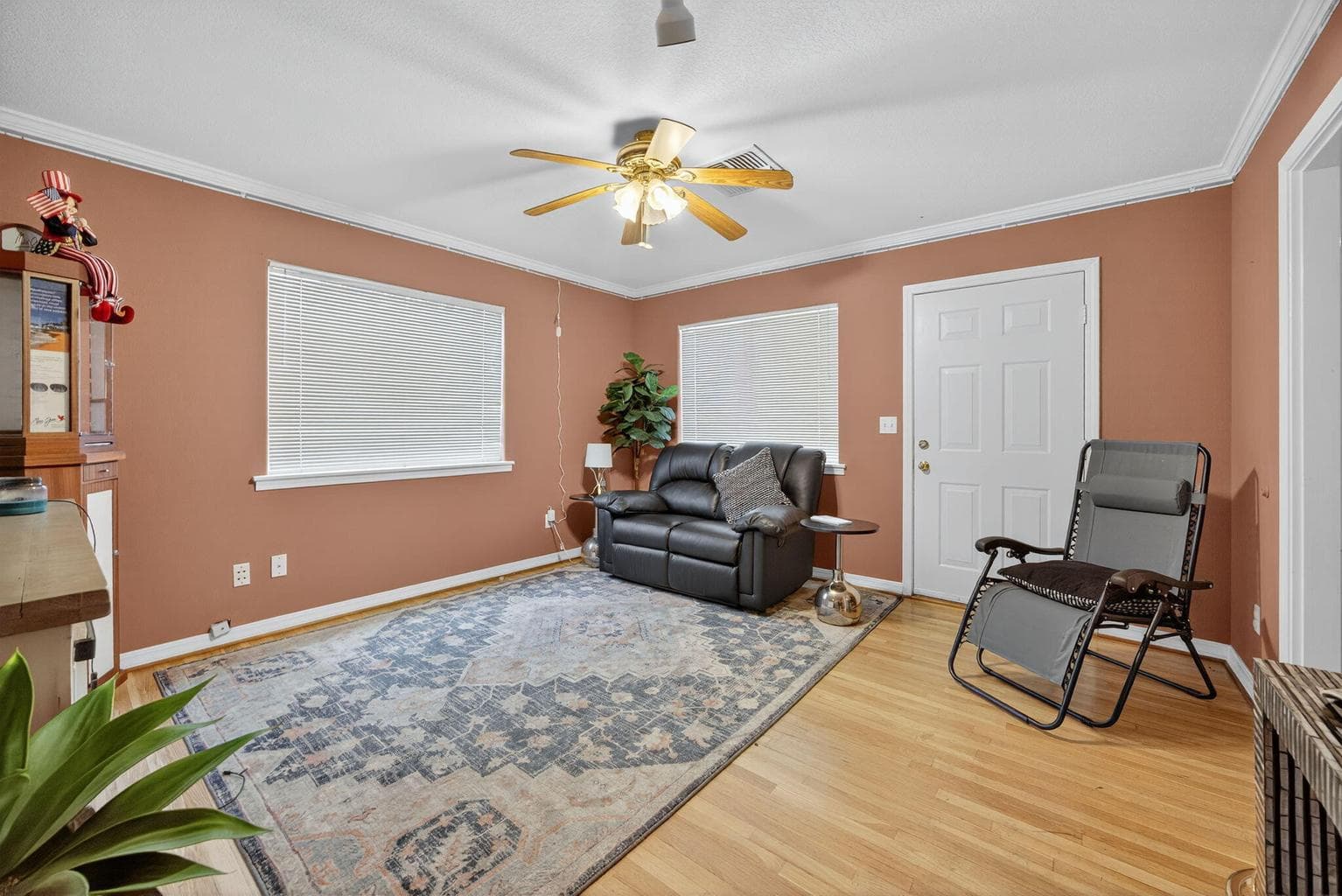 Photo of 1016 Court 3 of 26