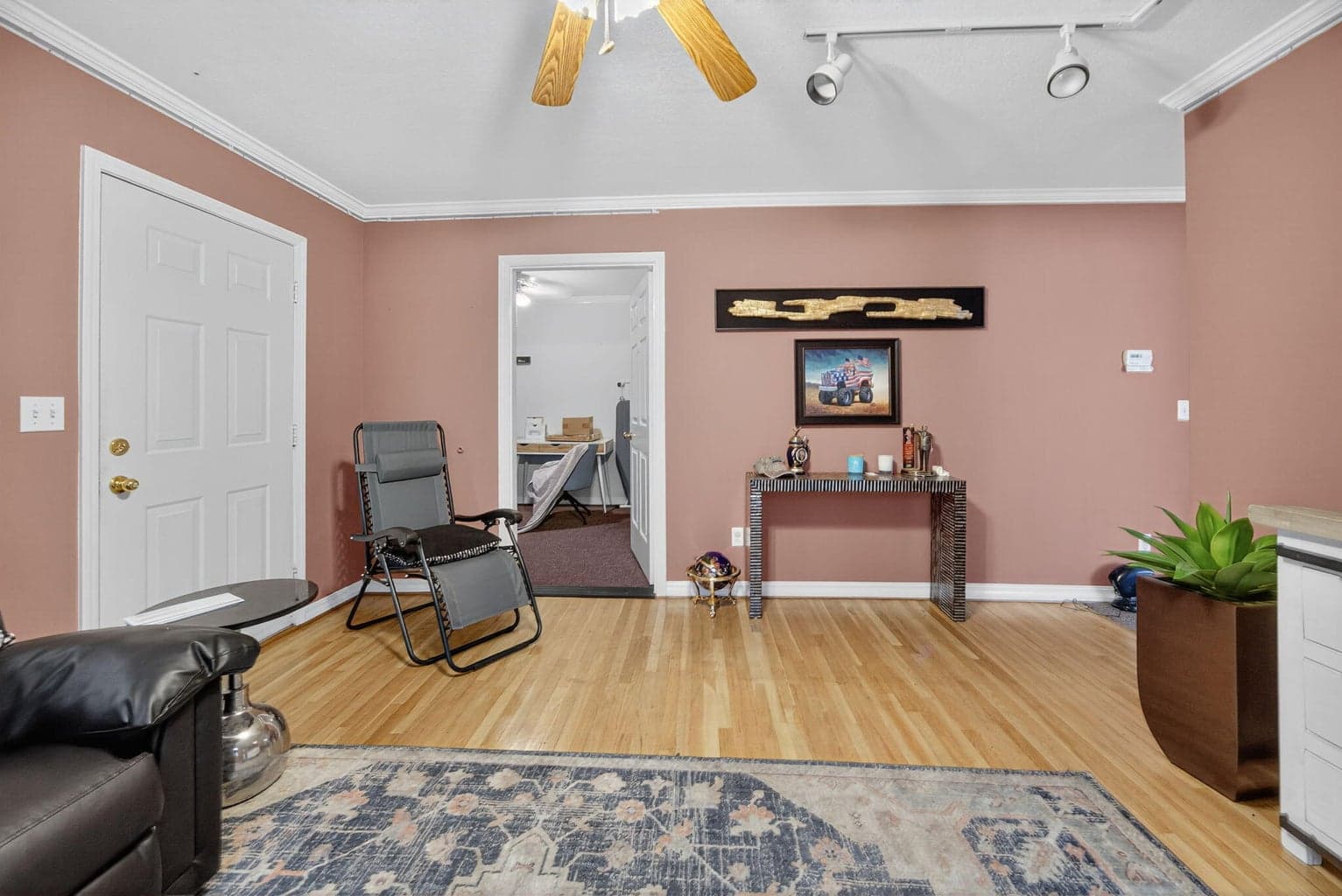 Photo of 1016 Court 4 of 26