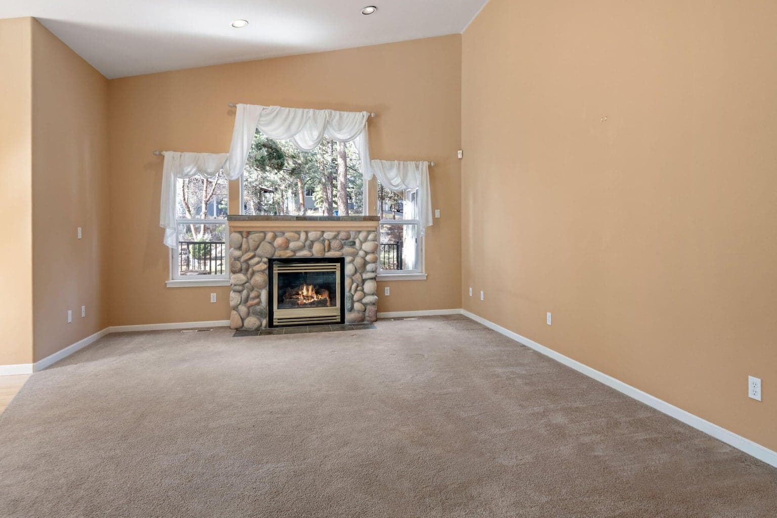Photo of 2903 Fairway Heights 4 of 30