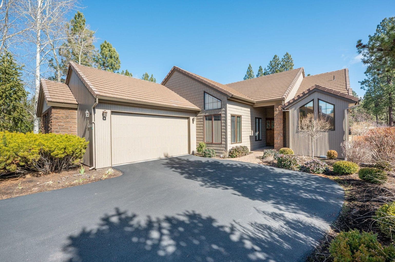 Photo of 62029 Fall Creek 2 of 32