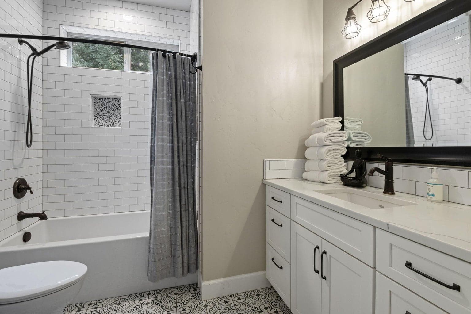 Upstairs full bath