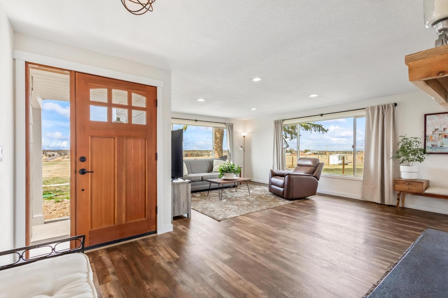 Photo of 17435 SW Hahlen Avenue 9 of 60