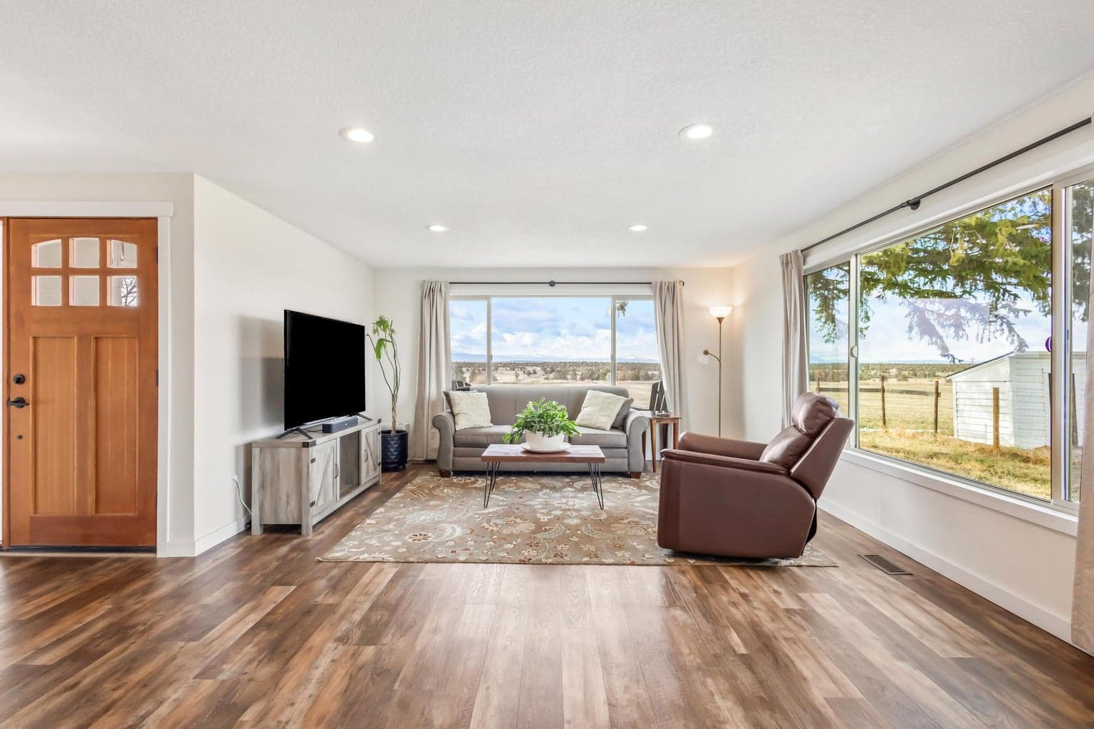Photo of 17435 SW Hahlen Avenue 10 of 60