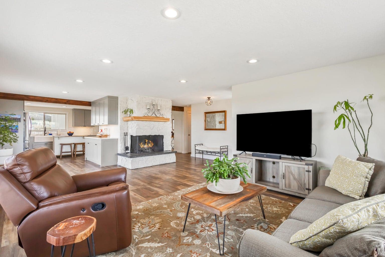 Photo of 17435 SW Hahlen Avenue 11 of 60