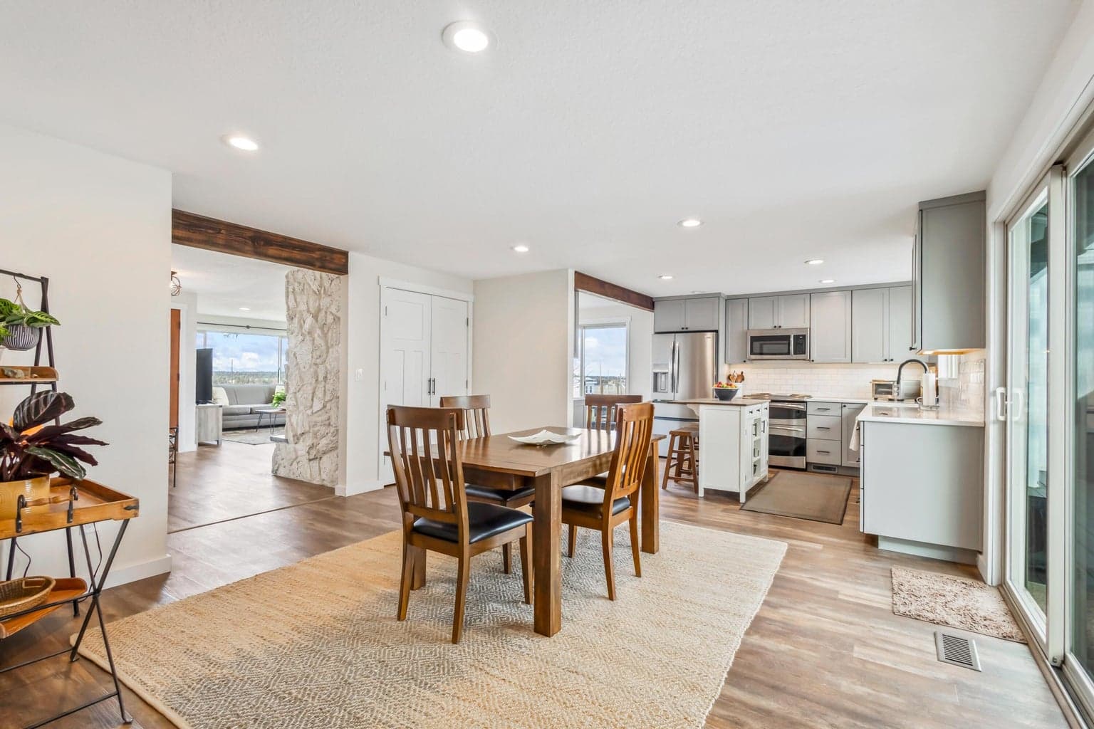 Photo of 17435 SW Hahlen Avenue 18 of 60