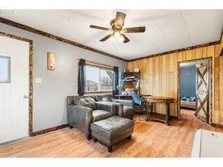 Photo of 2460 Melrose 2 of 8