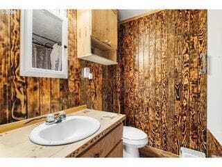 Photo of 2460 Melrose 3 of 8