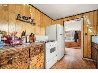 Photo of 2460 Melrose 4 of 8