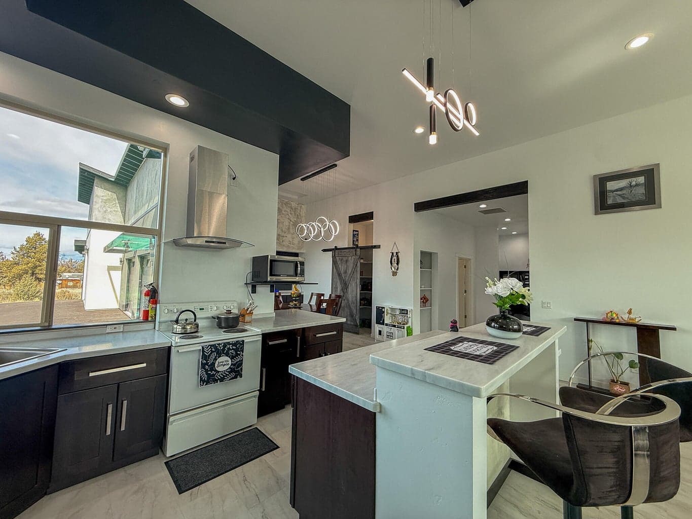 Photo of 6182 Davis 4 of 27