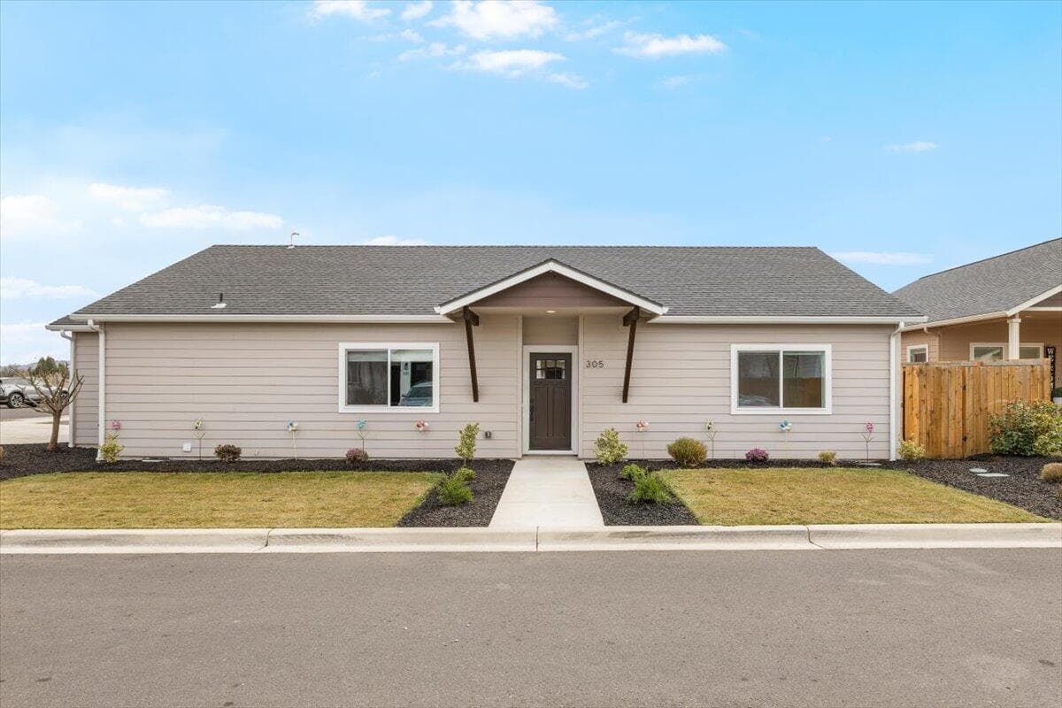 Photo of 305 Moody 4 of 26