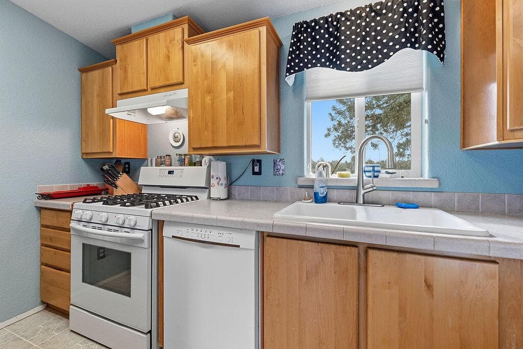 Photo of 14860 Umpqua 5 of 24