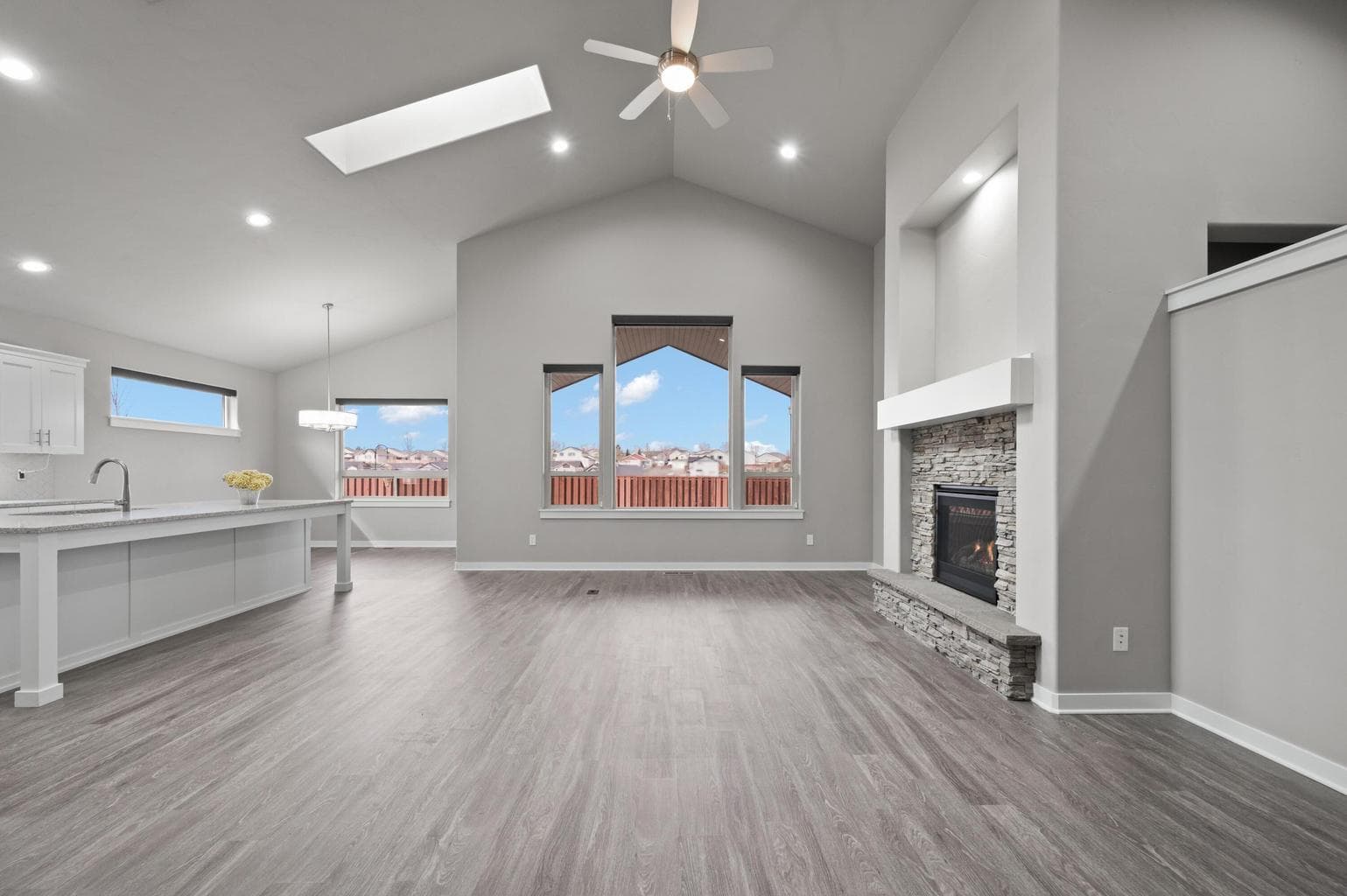 Photo of 887 Hudspeth 3 of 27