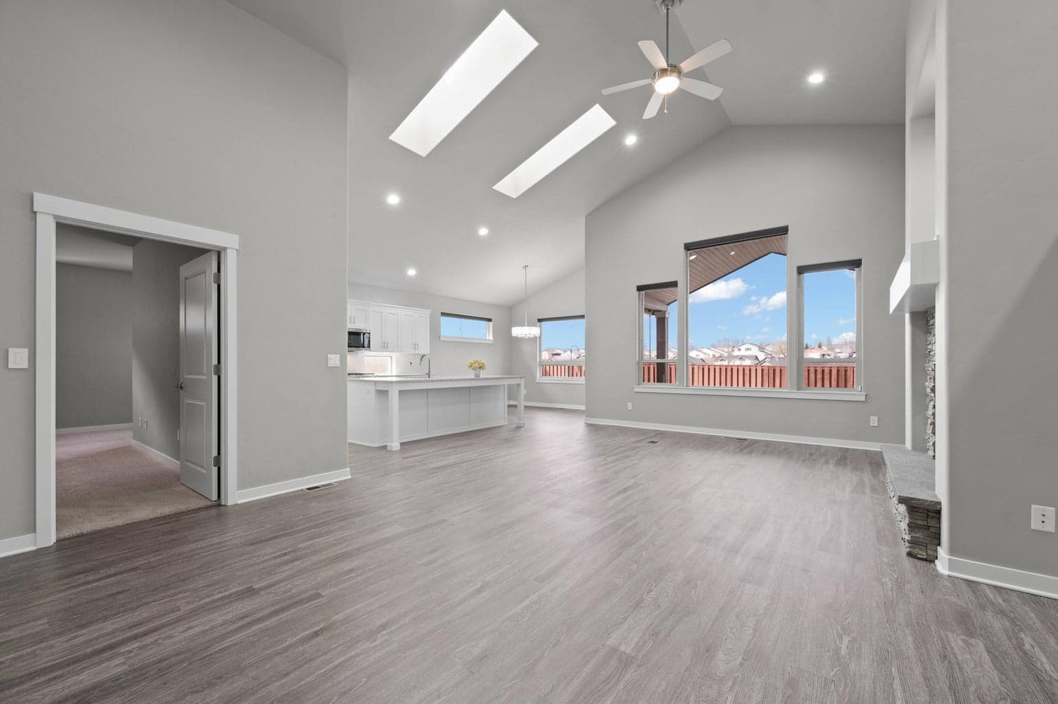 Photo of 887 Hudspeth 5 of 27