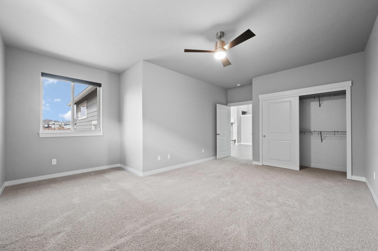 Photo of 887 NE Hudspeth Circle 14 of 27