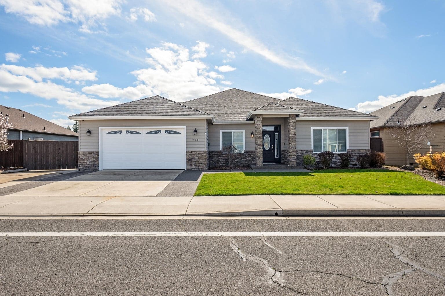 Photo of 936 Arrowhead 1 of 27