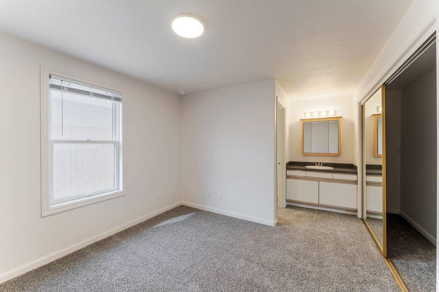 Photo of 961 S Algonquian Court 12 of 30
