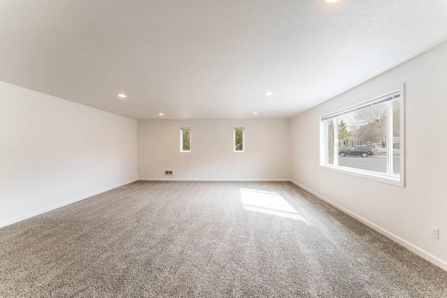 Photo of 961 S Algonquian Court 21 of 30