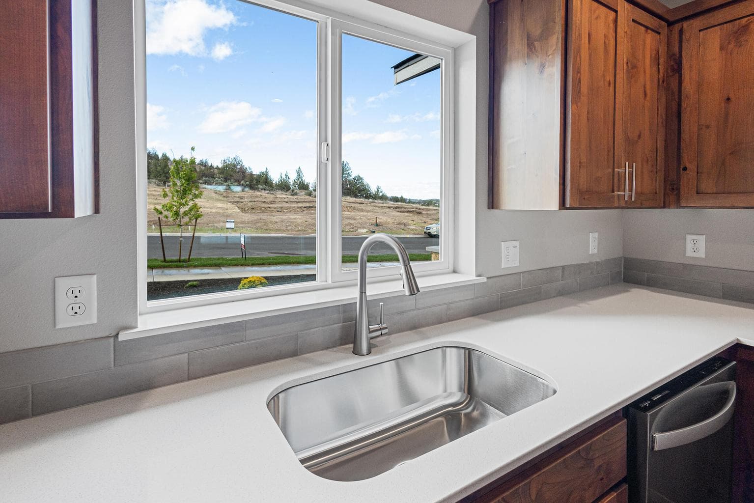 *Photos of home w/ similar floorplan.