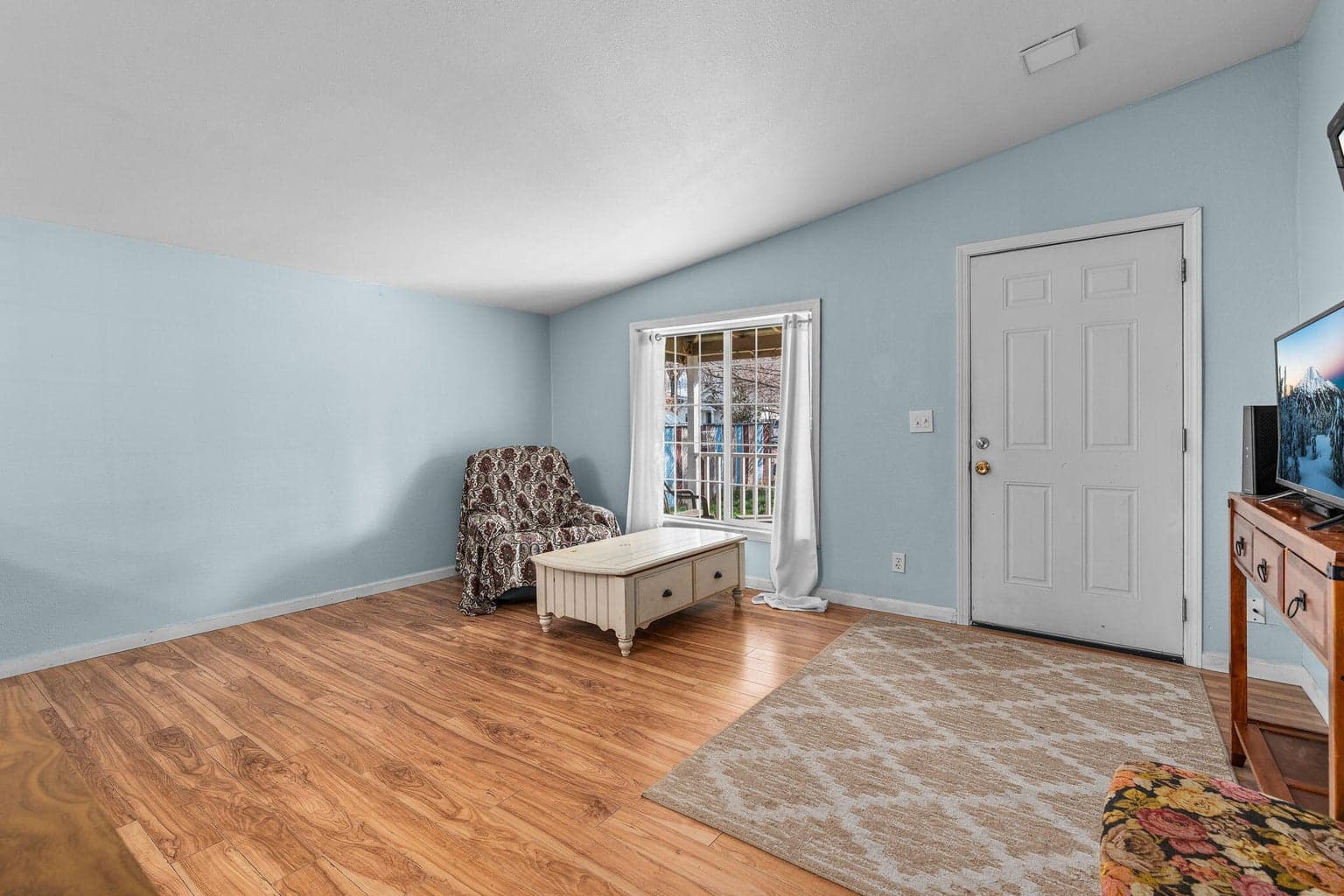 Photo of 859 Ewen 3 of 31