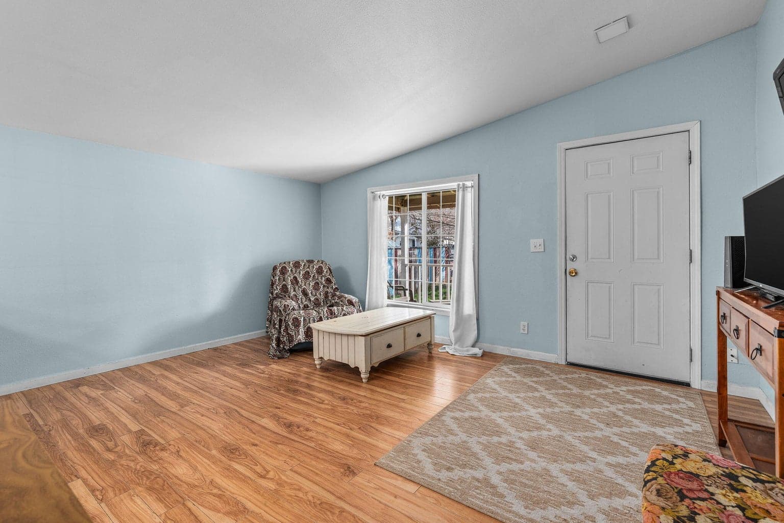 Photo of 859 NW Ewen Street 14 of 31