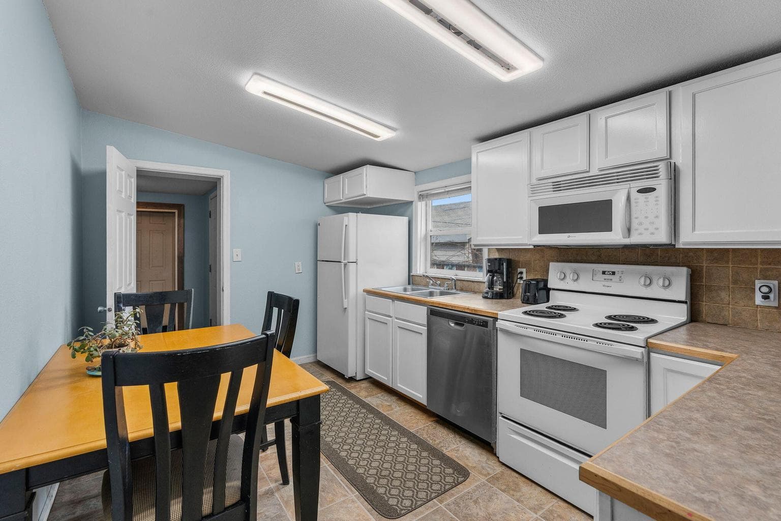 Photo of 859 NW Ewen Street 16 of 31