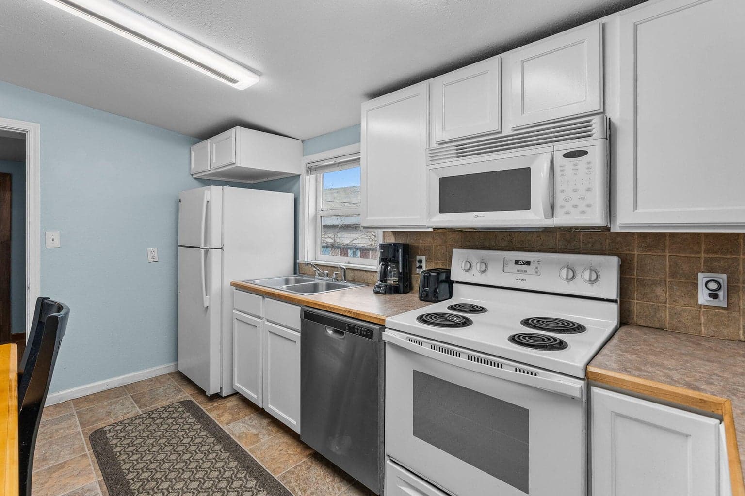 Photo of 859 NW Ewen Street 17 of 31