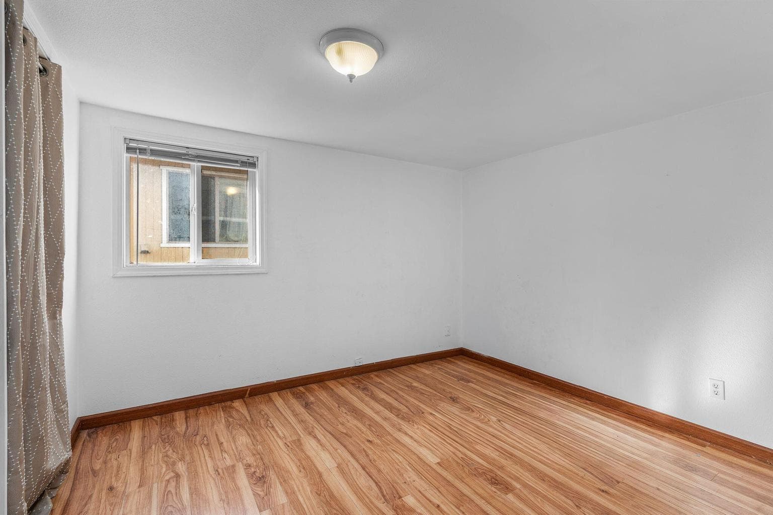 Photo of 859 NW Ewen Street 23 of 31