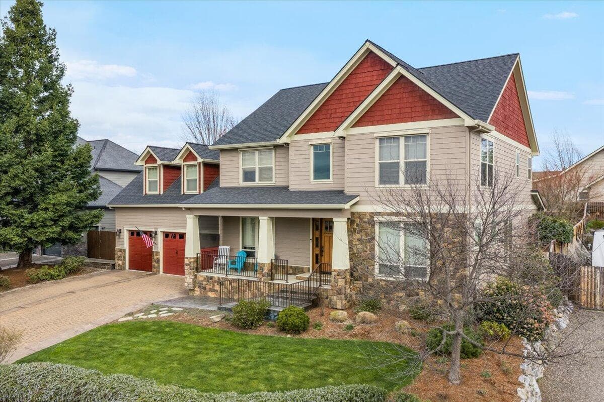 Photo of 637 Oak Wood 2 of 45
