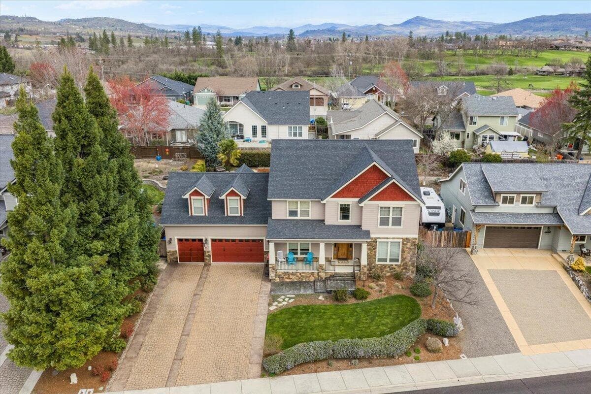 Photo of 637 Oak Wood 3 of 45