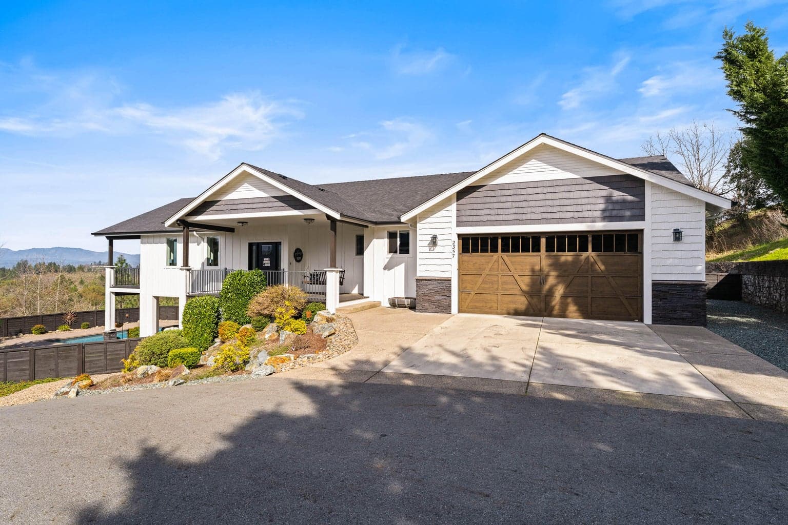2357 Robertson Crest