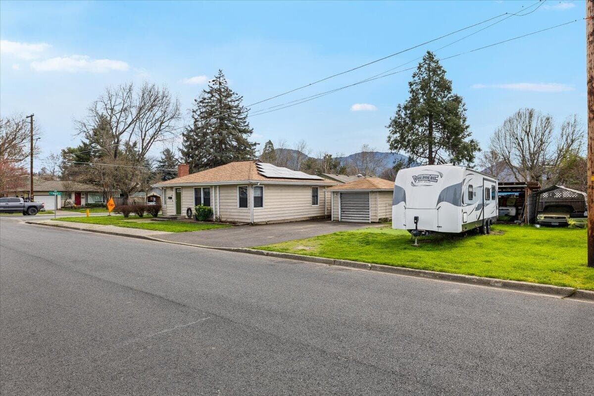 Photo of 442 Baker Drive 2 of 20