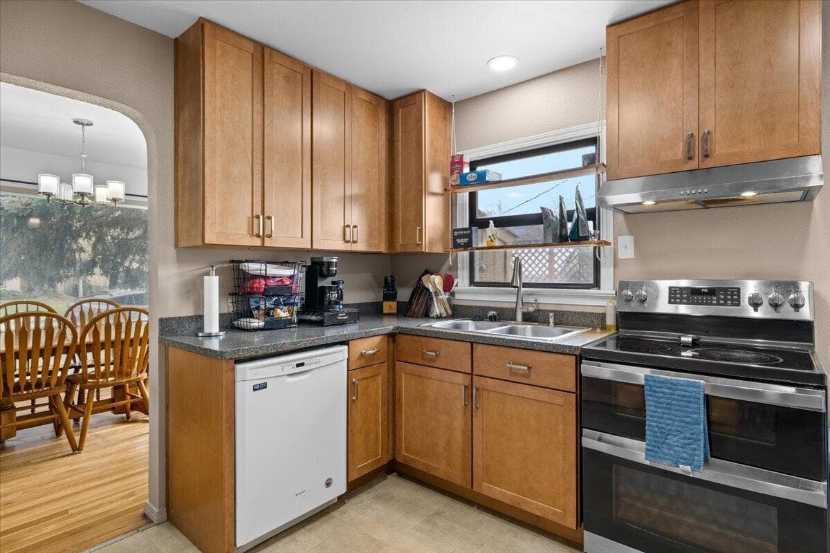 Photo of 442 Baker 4 of 22