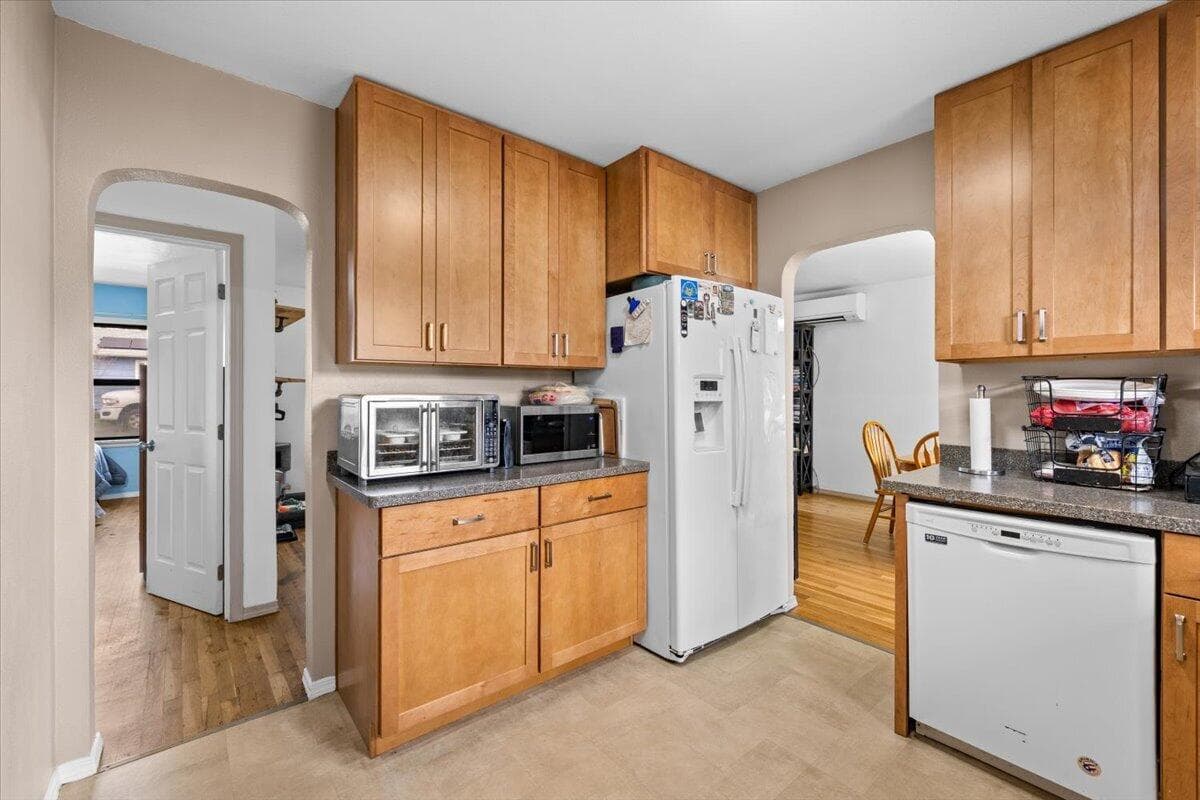 Photo of 442 Baker 5 of 22