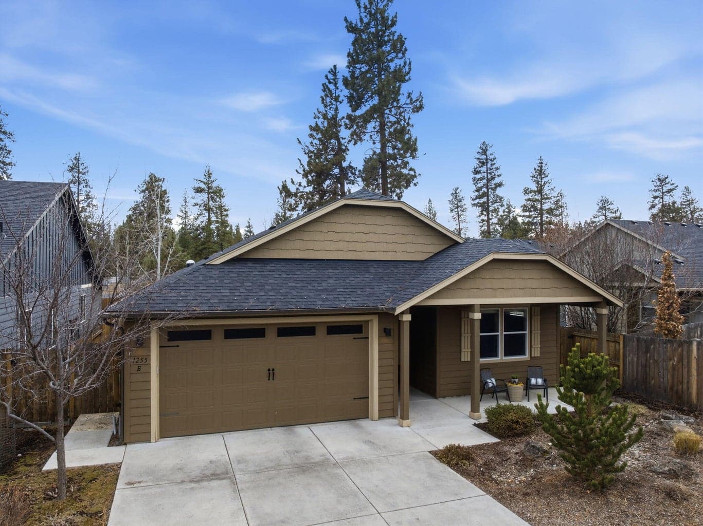 Single-Family Stand-Alone Home - 3 Bedrooms, 2 Bathrooms