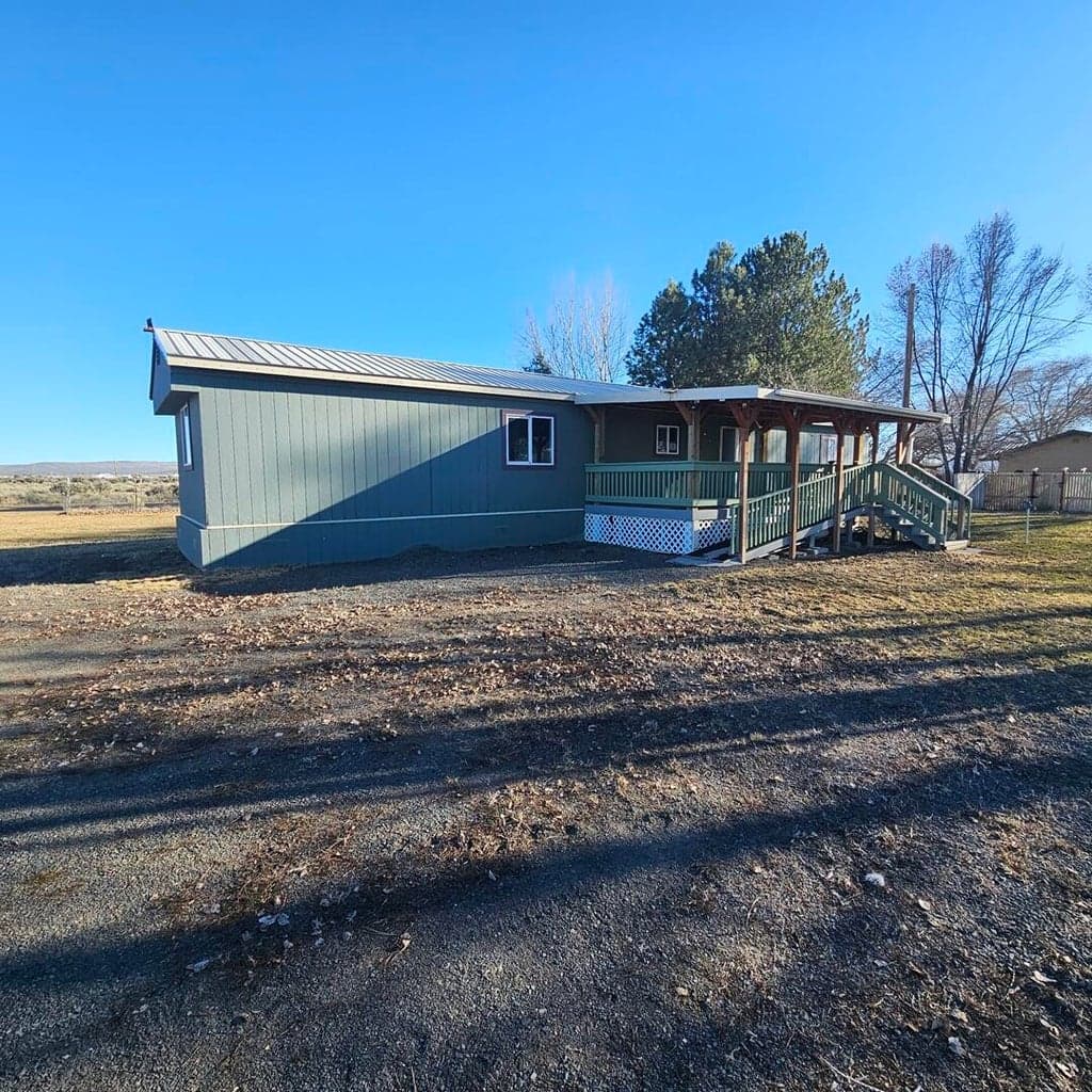 57447 Pine, Christmas Valley, 97641