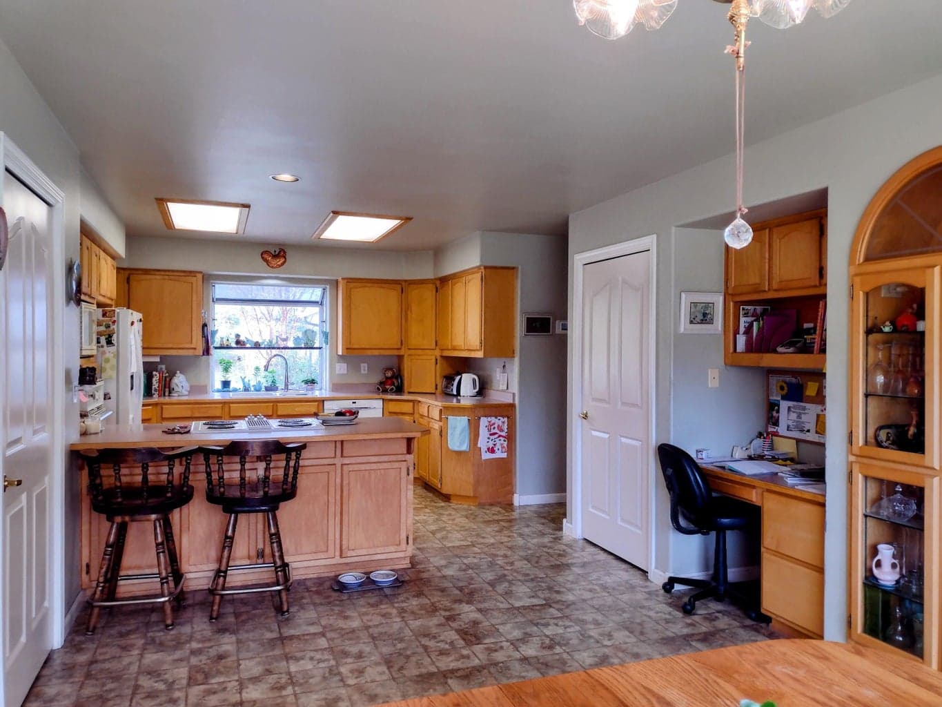 Eating bar between kitchen and dining room.