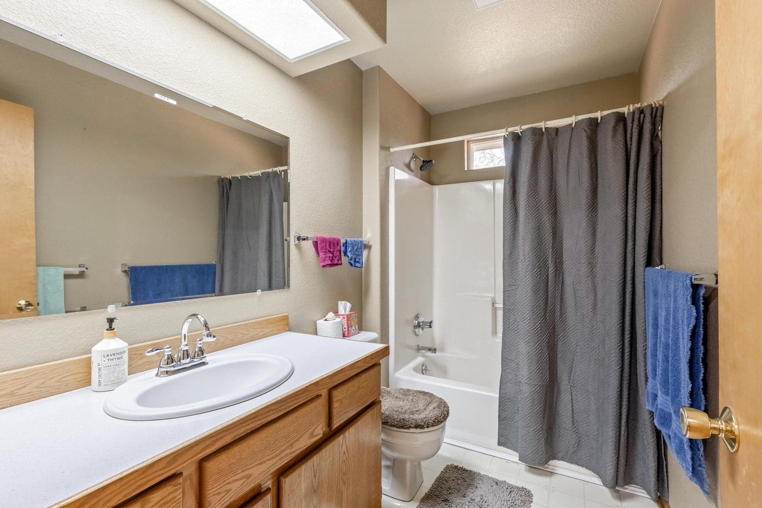 Guest bath.