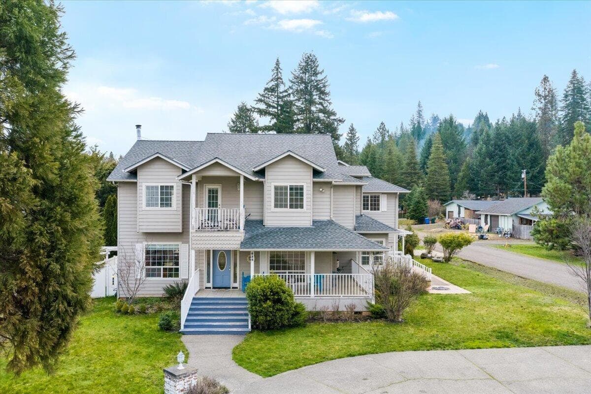 835 Redwood