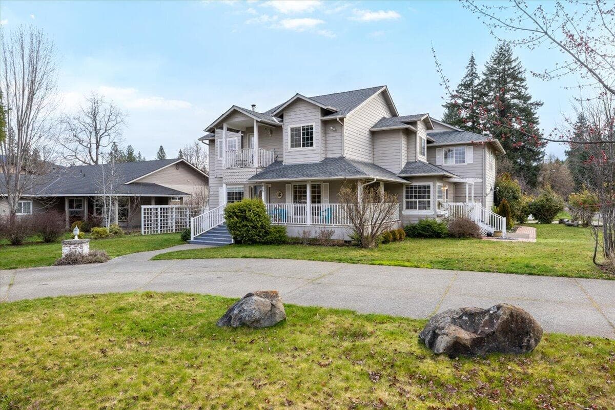 Photo of 835 Redwood 3 of 46