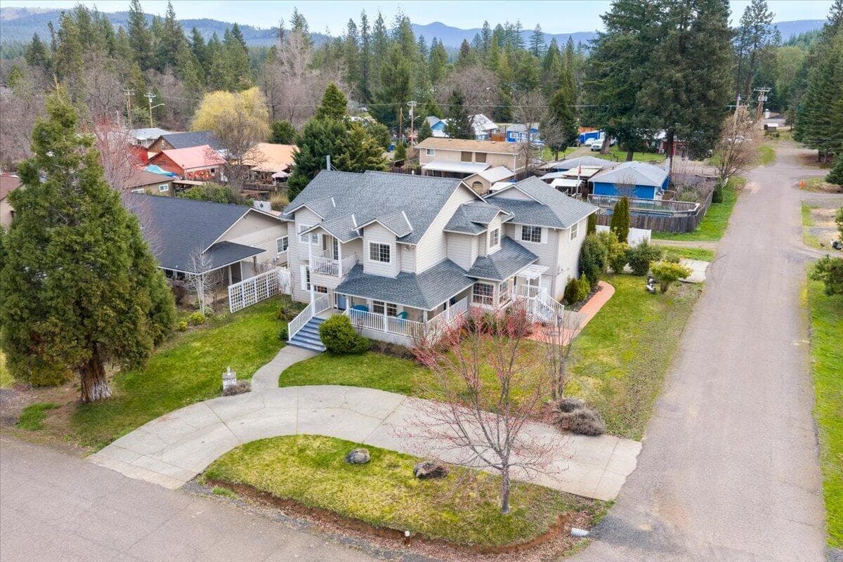 Photo of 835 Redwood 4 of 46