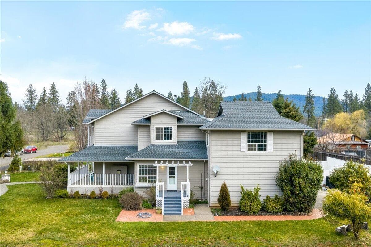 Photo of 835 Redwood 5 of 46