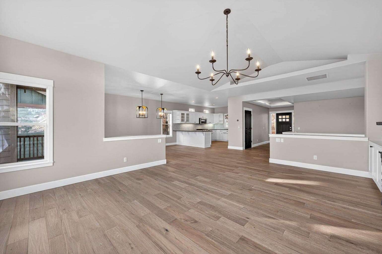 Photo of 3122 NW Colonial Drive 7 of 38
