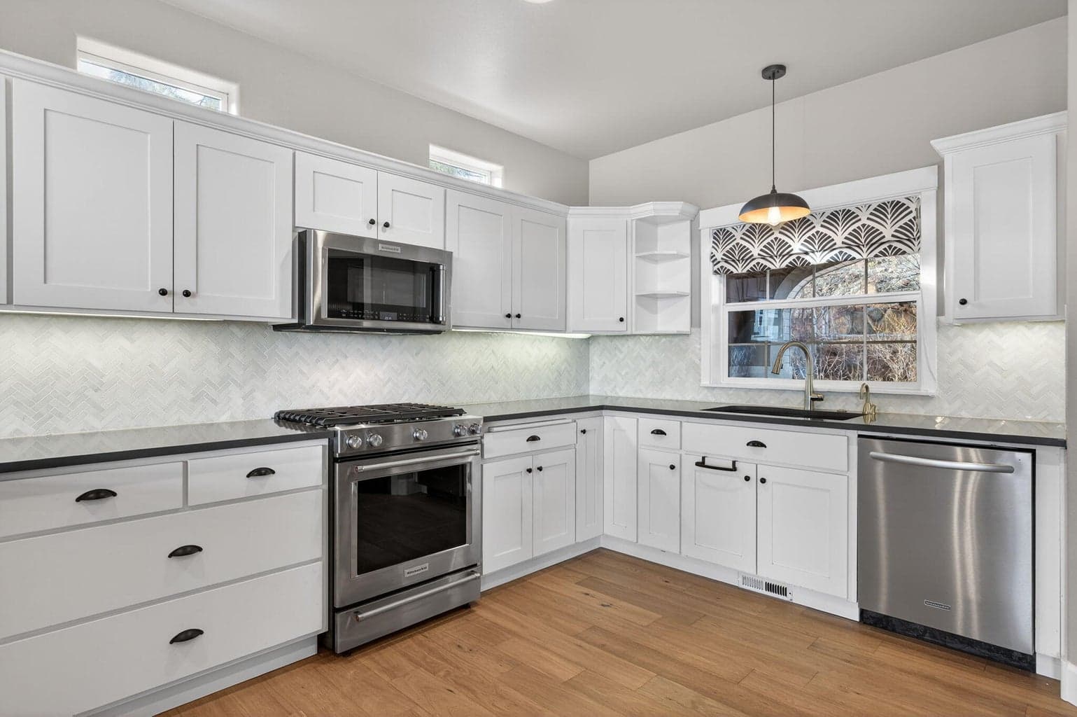 Photo of 3122 NW Colonial Drive 9 of 38