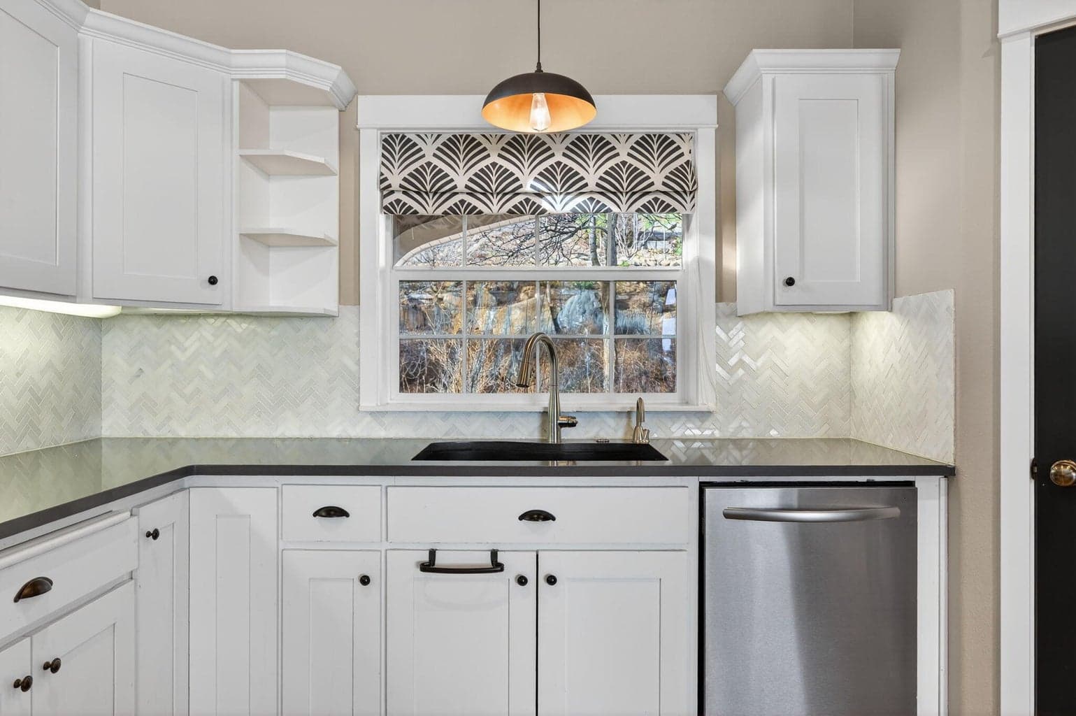 Photo of 3122 NW Colonial Drive 10 of 38