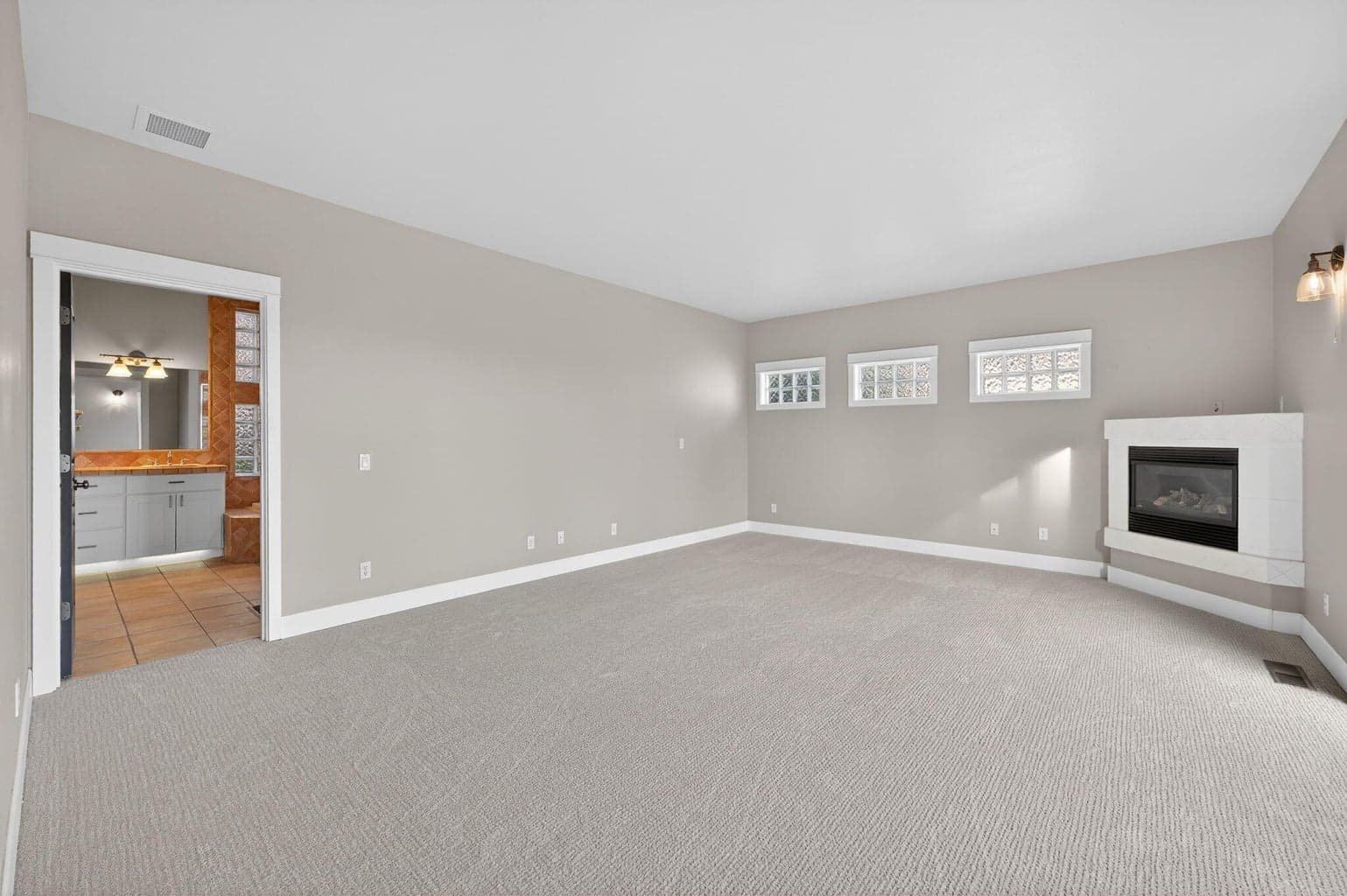 Photo of 3122 NW Colonial Drive 17 of 38